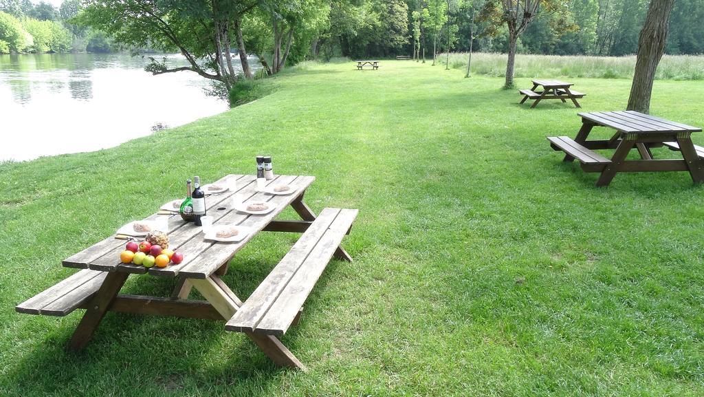 קסטלנו-לה-שאפל Au Pied Du Chateau - 5 A 11 Personnes - Baignade-Canoe-Piste Cyclable A 100 M מראה חיצוני תמונה